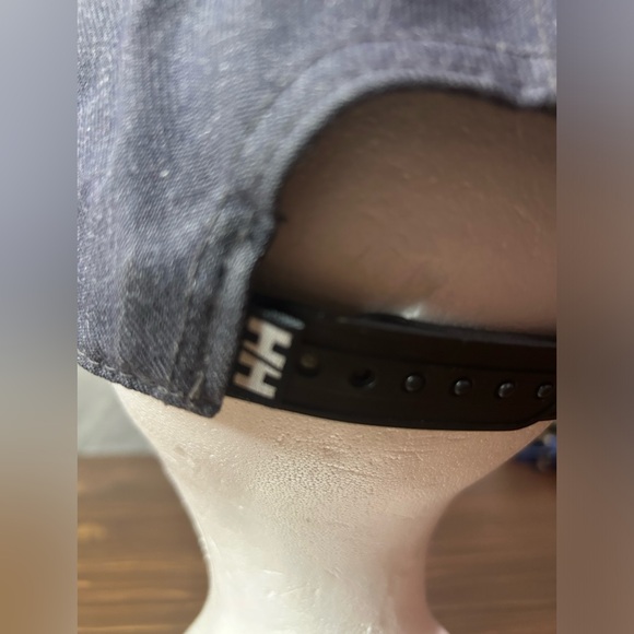 Helly Hansen Flat Brim Mesh Back Trucker Hat Canadian Maple Leaf Patch - Picture 7 of 11